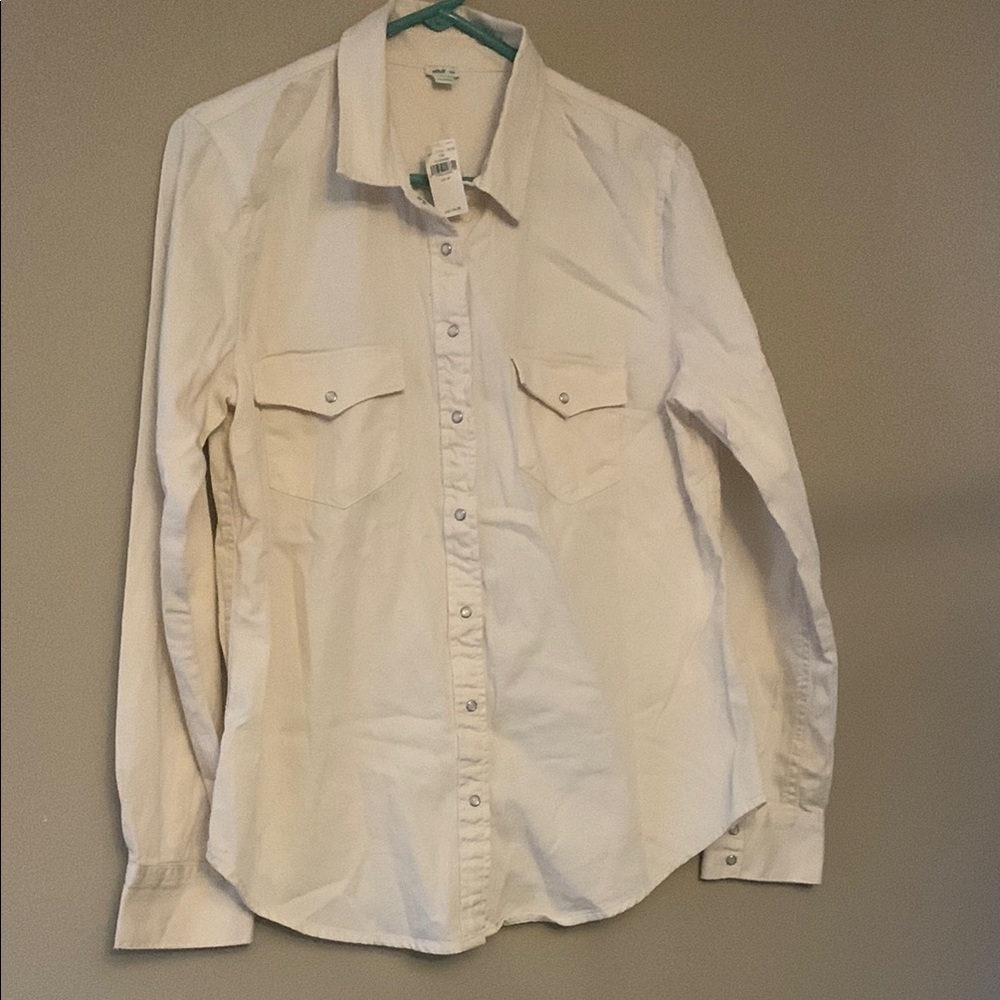 Women’s medium aerie cream Button-Up Shirt with pearlized buttons